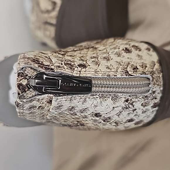 NEW Vince Camuto snake print leather ankle booties high heel back zipper - Picture 12 of 12